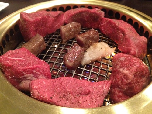 サーロインが固まり肉に囲まれております。＠格之進R