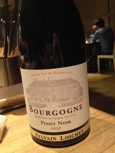 飲み放題でこのワイン。2009 ブルゴーニュ・ルージュ、シルヴァン・ロワシェ@ダブリュー センガワ