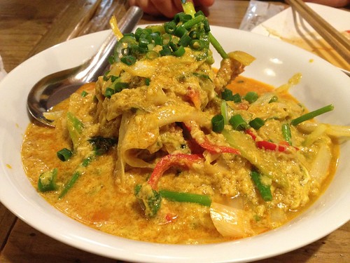 プーニムポンカレー(ソフトシェルクラブカレー炒め)@ピーナッツ食堂