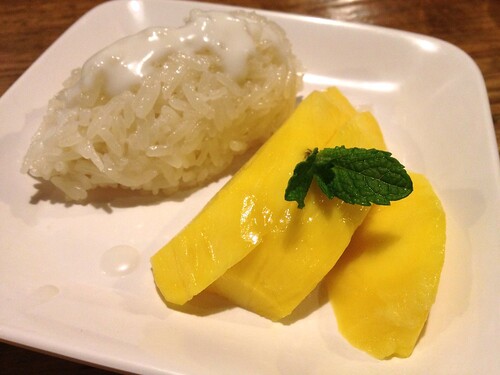 デザートは定番のマンゴー@ピーナッツ食堂