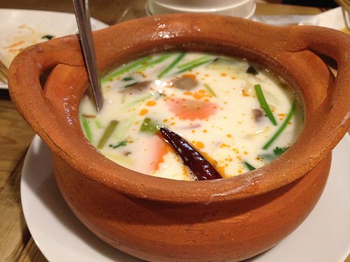 トムカーガイ(鶏肉とココナッツミルクのスープ)@ピーナッツ食堂