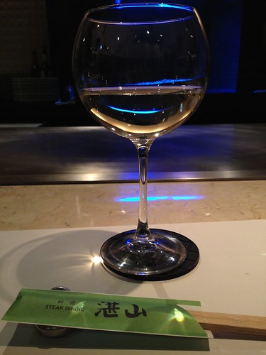 フォアグラにオマール海老に活アワビ。最後は肉、肉、ご飯で〆。時には大人の雰囲気でしっとりと。＠湛山（たんざん）／ 新宿