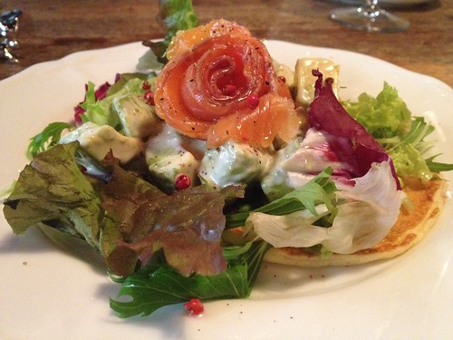 サーモンとアボガドのパンケーキ＠恵比寿のパンダ