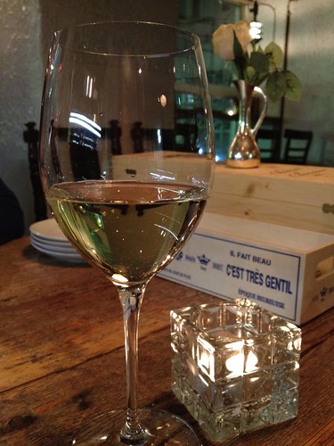 とりあえずグラスの白で。＠恵比寿のパンダ