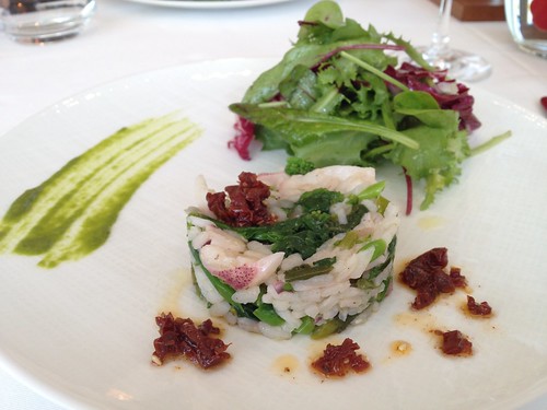 ヤリイカとイタリア米・菜の花・黒オリーブのサラダ仕立て　ドライトマト胡麻のコンディメント＠イルプレージョ