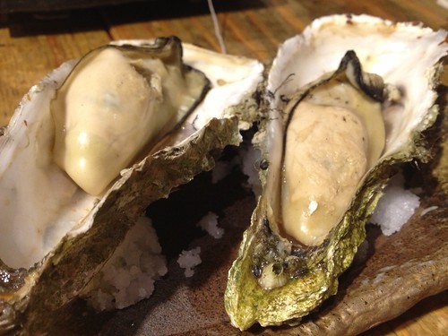 焼き牡蠣1個199円@鰓呼吸 麻布十番商店街