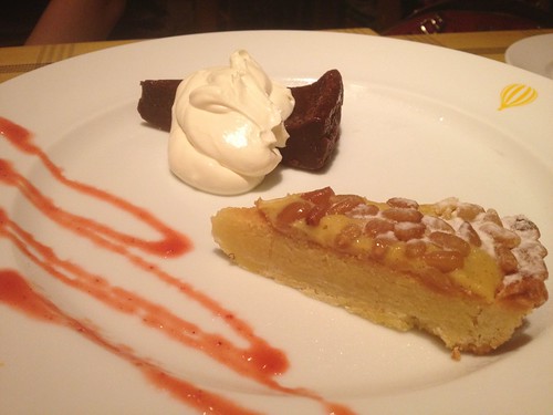 デザートは濃厚ガトーショコラと松の実とオレンジカスタードのタルト@グー イタリアーノ 赤坂店