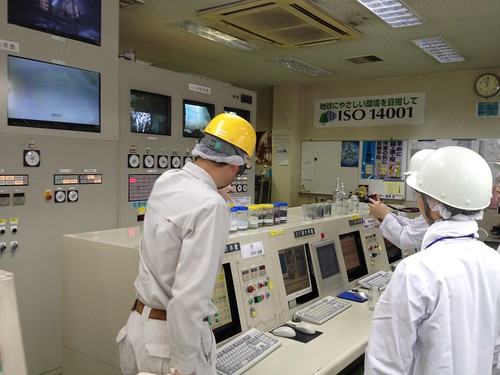 説明いただいております＠日本山村ガラス東京工場