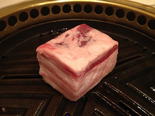 まず表面を焼きます＠TEJI TOKYO 渋谷店