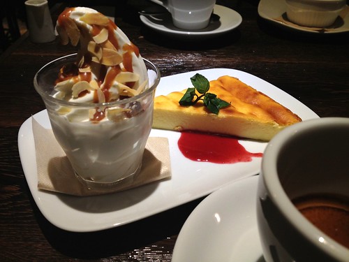 チーズケーキとソフトクリーム＠トウキョウキュイジーヌ