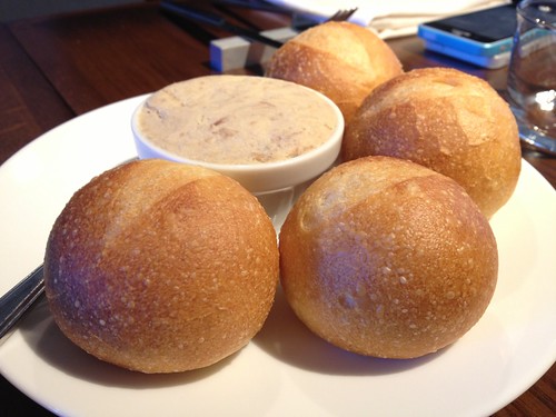 自家製のパンと豚肉のリエット＠レストランユニック