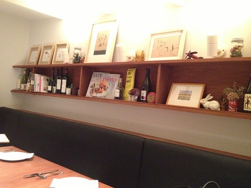 テーブル席はカフェっぽい＠コンチェルト