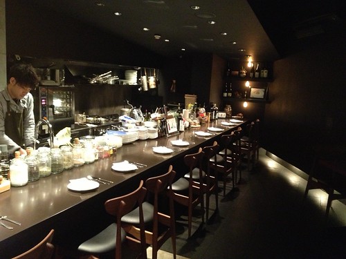 カウンター席はシック＠コンチェルト