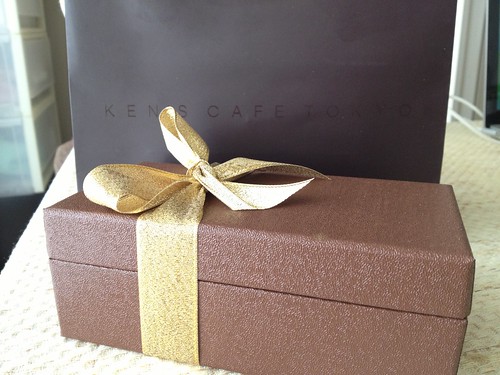 チョコ好きになはたまらない、身悶えするほど美味しい絶品ガトーショコラ。シンプル素材にシェフ手作りの安心感がまたいい。＠ケンズカフェ東京（新宿御苑）