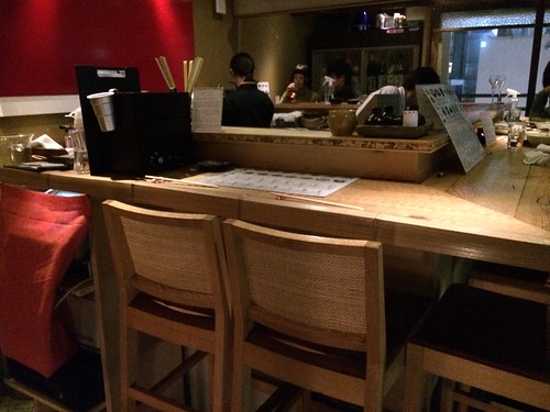 牡蠣がメインの和洋折衷な創作料理。日本酒にするかワインにするか、それが問題だ。＠牡蠣入レ時（中目黒）