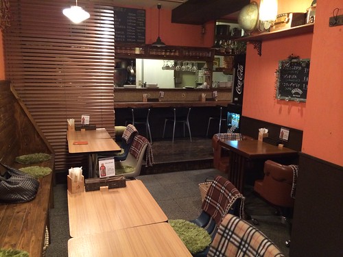 オリジナルタルタルソースで召し上がれ！炭火の香ばしさがたまらない硬派なバーガー。＠バーガー工房 チェスガーデン（幡ヶ谷）