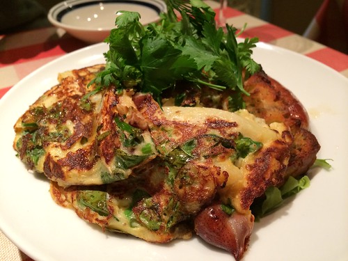 蛍イカとホワイトアスパラガスの西洋お好み焼き@神楽坂ワイン食堂