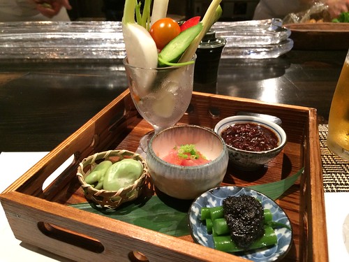 前菜:スティック野菜とりみそぞえ、ゆで空豆、インゲンの黒ごまのせ、生ハム@やさいと、