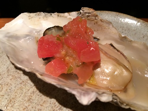 蒸し牡蠣にトッピング＠かき殻荘