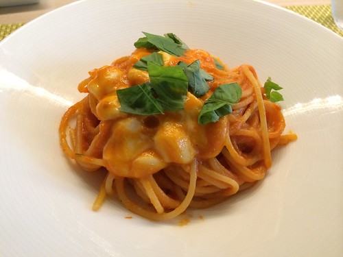バジルとモッツァレラトマトソースのカプリ風スパゲティ＠イル ヴィスキオ