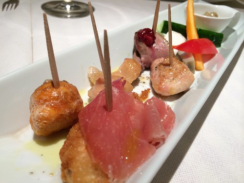 本日の焼き鳥盛り合わせと江戸野菜のバーニャカウダ@アントニオ デル ポライオーロ