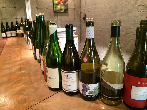 カウンター席のワインたち@キナッセ