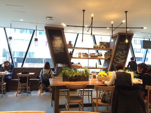 店内は明るくていい感じ@ナヴァー