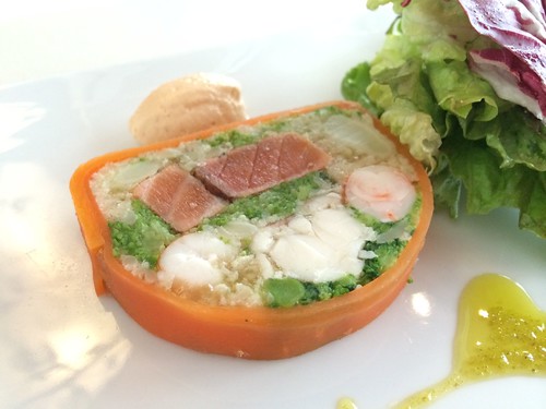 オマール海老・天使のエビ・サーモンの薫製と野菜のテリーヌ@ビストロ・サン・ル・スー