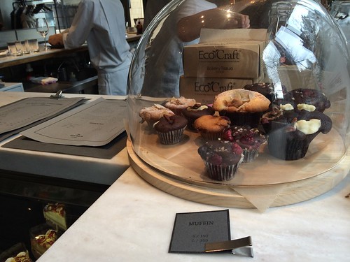 コーヒースタンドにはマフィンが@ストール レストラン