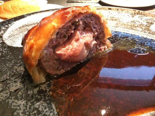 イノシシのパイ包み焼き@エテ