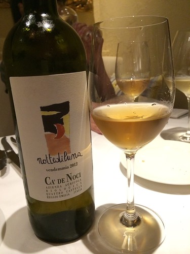 ノッテ ディ ルナ カ デ ノーチ（エミリーア・ロマーニャ州／ミュスカ40％、マルヴァジア40％、スペルゴラ20％）＠ヴィア エミリア