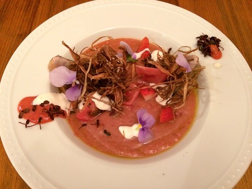 鰹のスモーク、苺のガスパチョ。 ごぼうのフリット、マスカルポーネ@tokiya