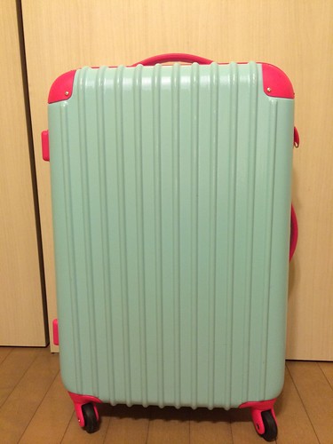 新しいスーツケース。