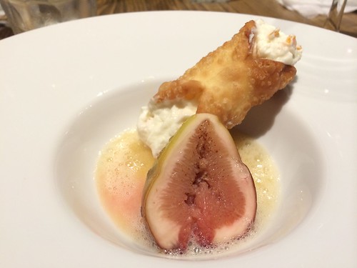 デザート（カンノーロとイチジク）＠ビストロバンヤード