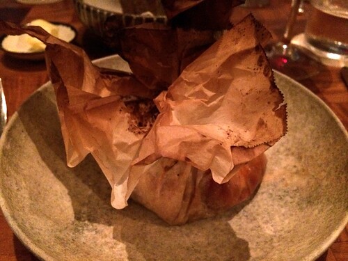 鱸の包み焼き 仔牛のジュ フルーツトマト ペコロス@アンダーズタヴァン