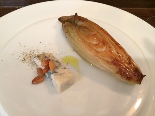 ベルギーチコリのオーブン焼き　ブルーチーズ添え@イルトラム