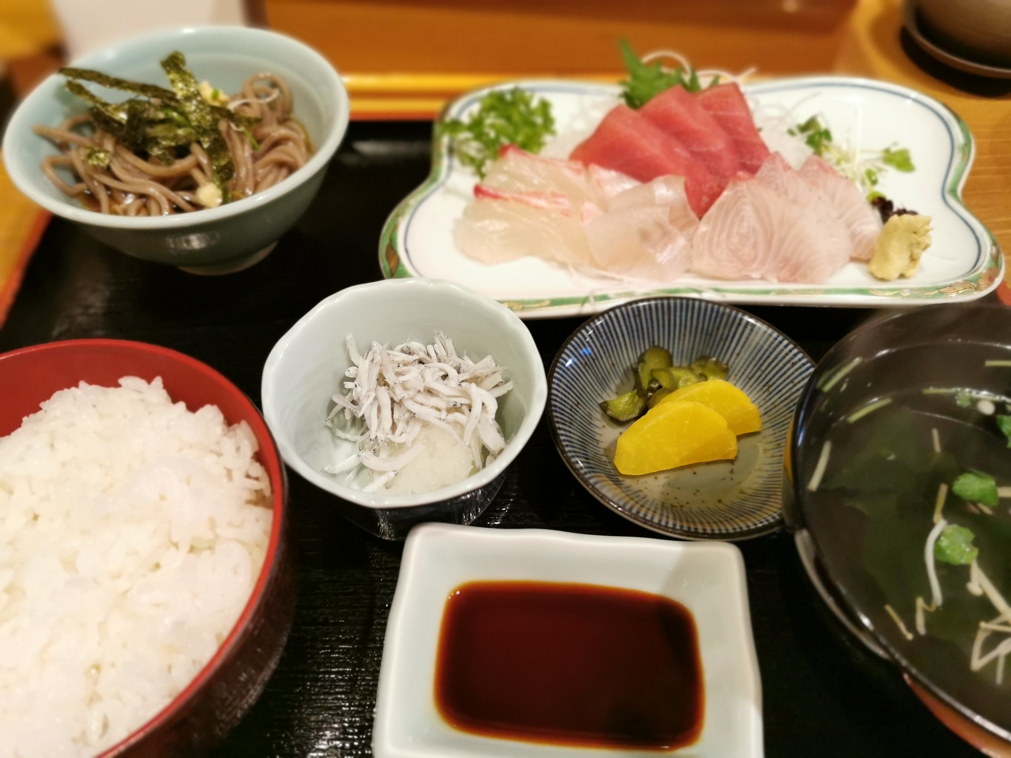 【熊野古道】かつ田＠昔ながらの家族経営な雰囲気でいただくお刺身定食。