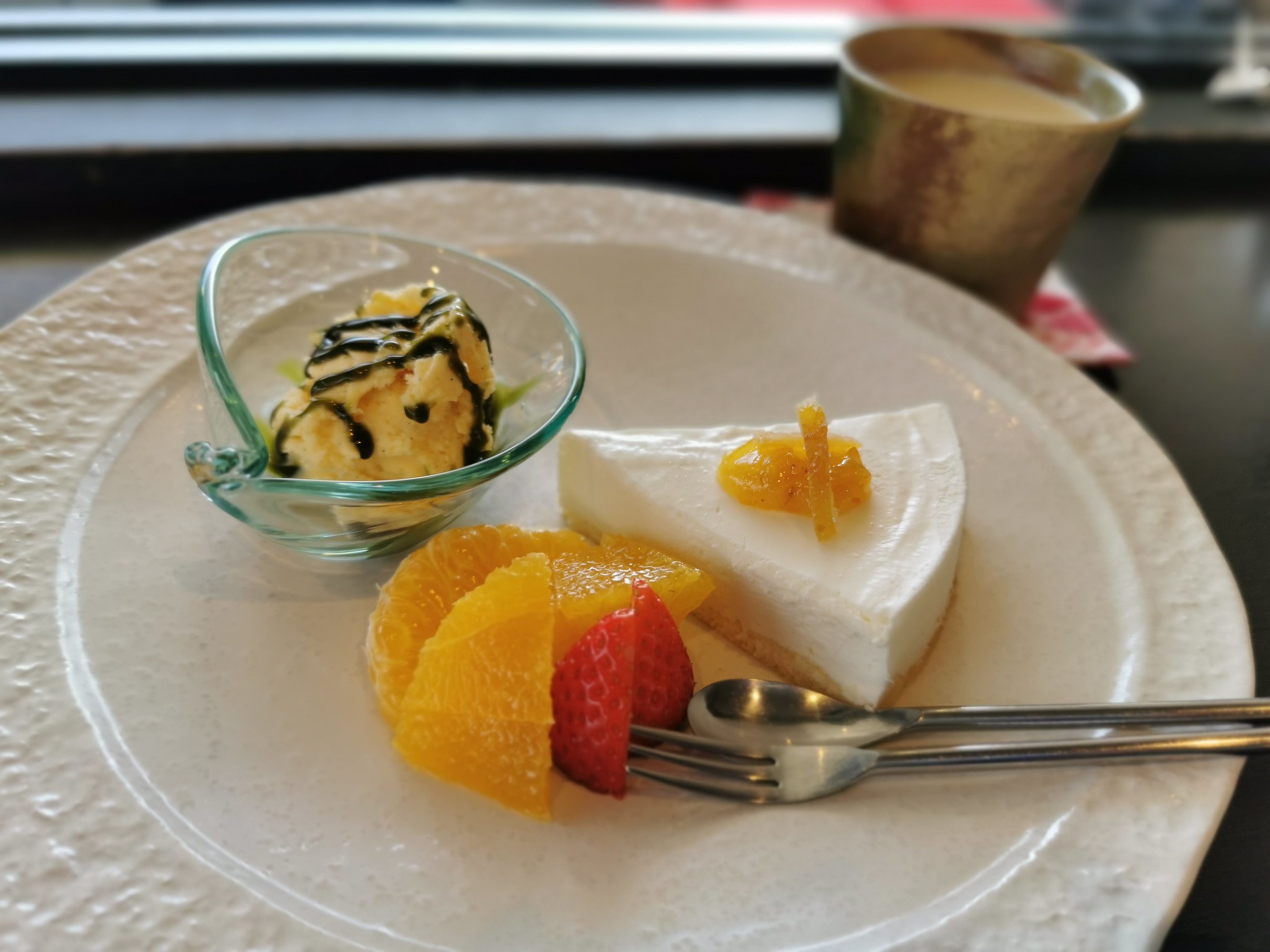 【熊野古道】茶房 靖＠大斎原近くの喫茶店。ケーキセットには熊野番茶を使ったおばんチャイ。