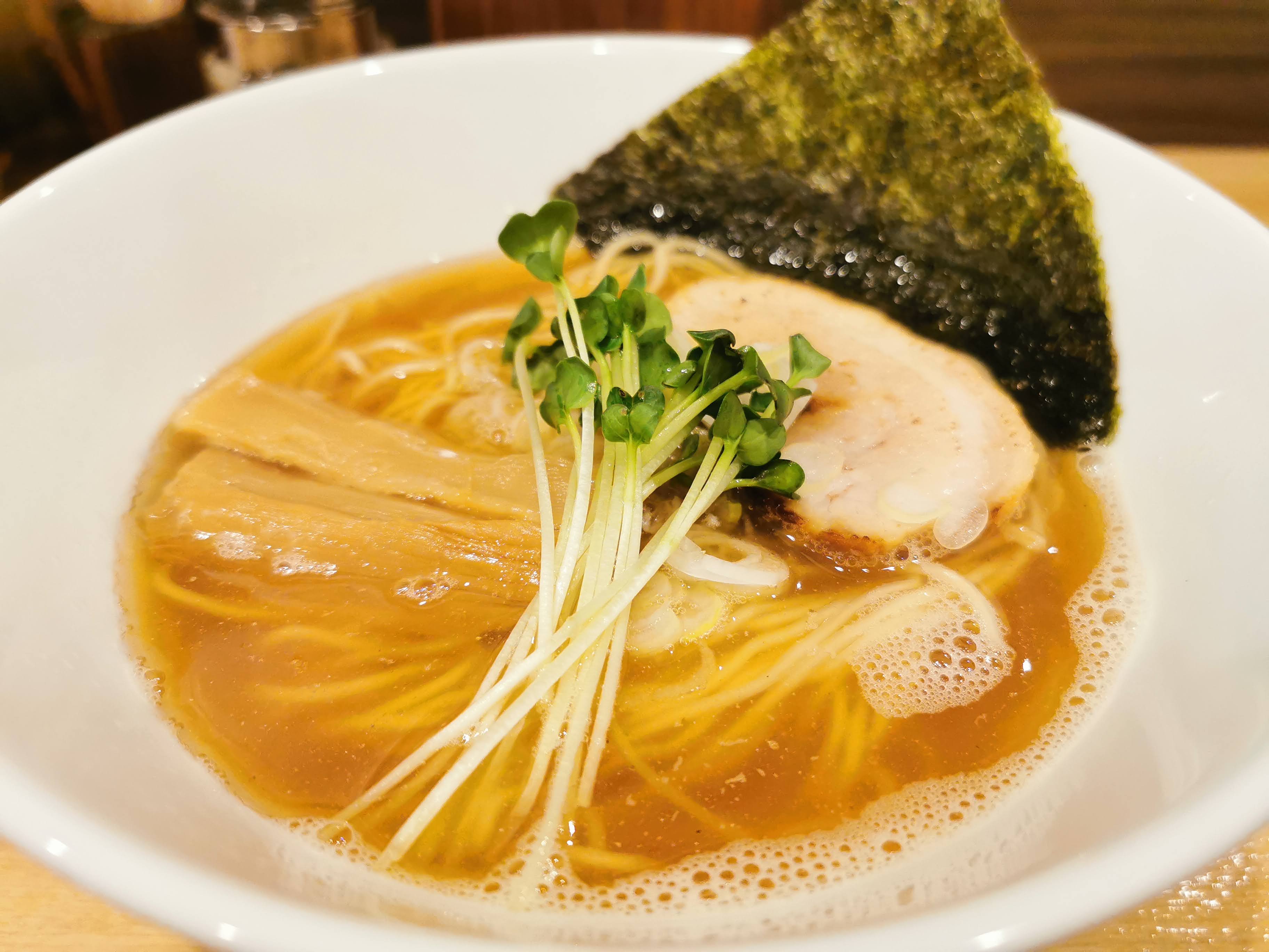 【初台】麺屋 琥珀＠煮干し強めのスープにストレート麺。はまれば病みつきになるかも。