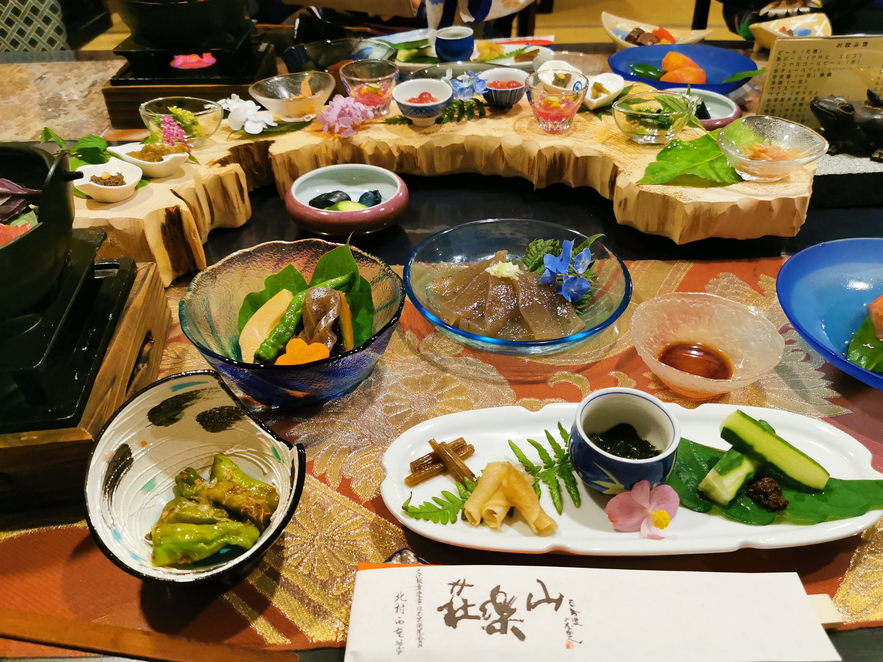 【御岳山】山楽荘＠武蔵御嶽神社の神職がいる宿坊で雲上懐石「神人の膳」をいただく。