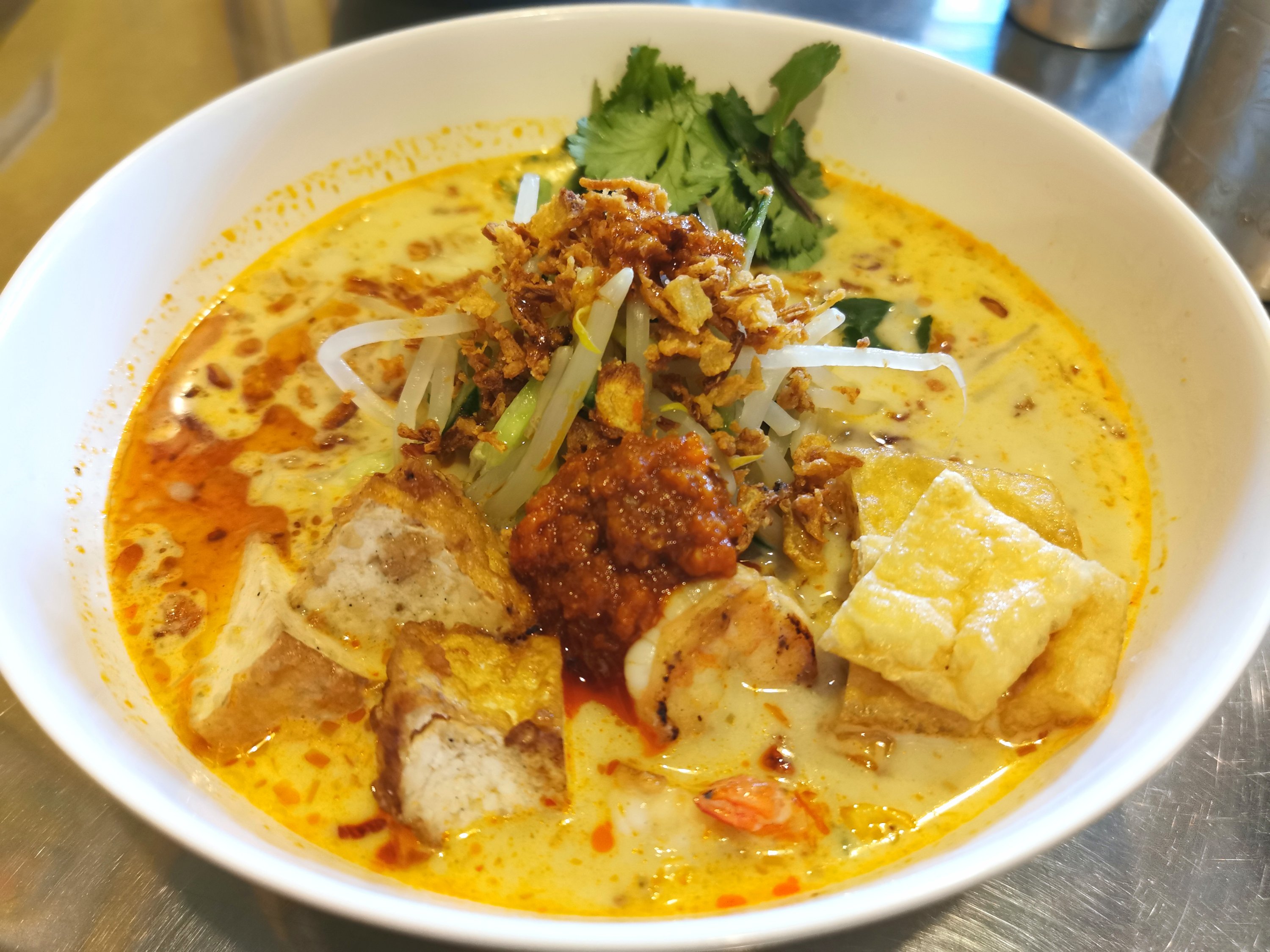 【茅ヶ崎】いただきます食堂＠個性的でピースフルなラクサ。お客さんも店員さんもみんな笑顔。