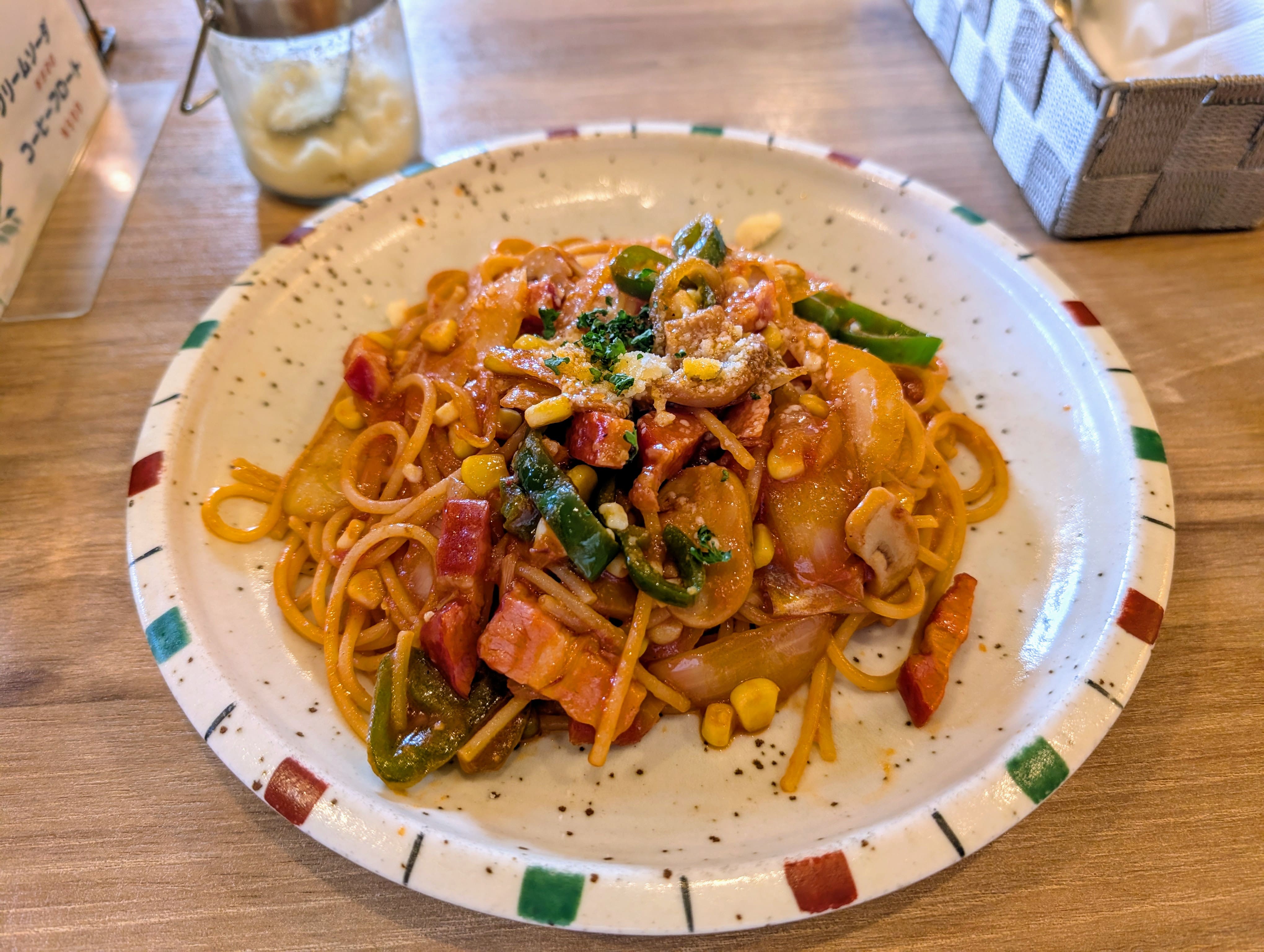 【西鎌倉】ナル・プー・ラ＠ハワイアンテイストの居心地良い洋食屋で味わう、ボリューム満点のナポリタン